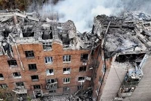 Serangan Udara Rusia di Ukraina: 8 Tewas dan Dampak Kehancurannya