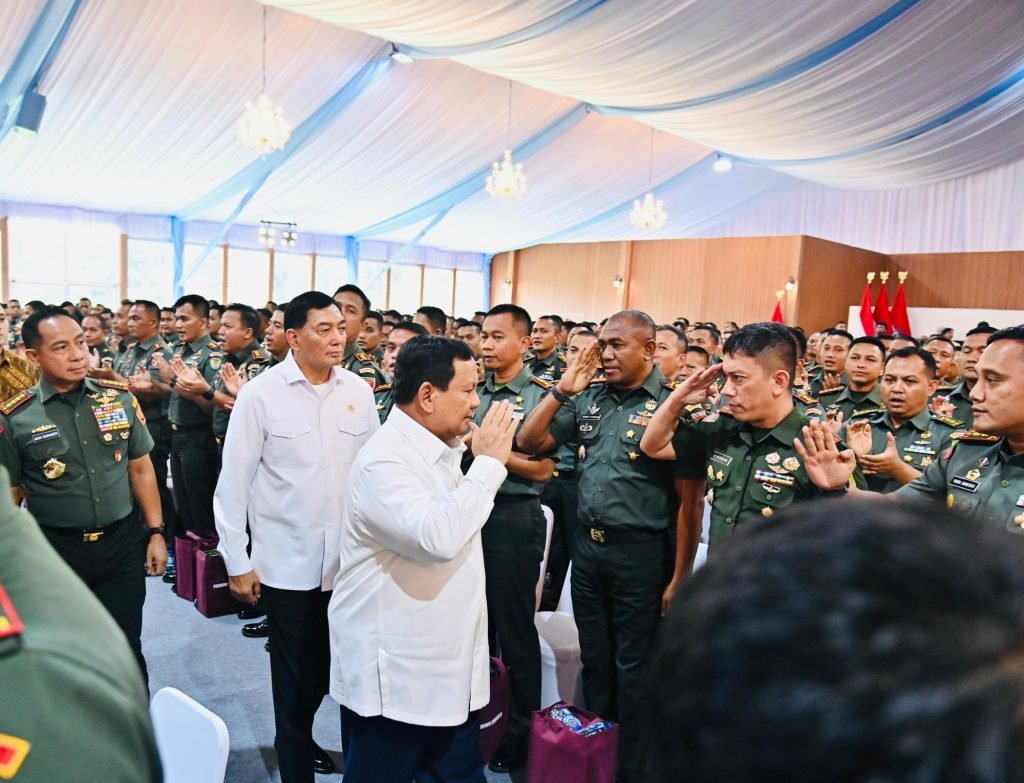 Menhan Sjafrie Dampingi Presiden Prabowo Beri Pengarahan kepada Dansat TNI: Penguatan Peran Kepemimpinan Militer
