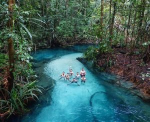 Menikmati Pesona Alam di Pantai Teluk Mayalibit: Surga Tersembunyi di Raja Ampat