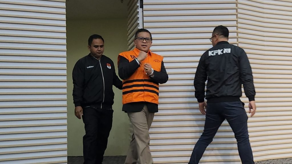 Hasto Kristiyanto Resmi Ditahan KPK: Apa yang Terjadi di Balik Penahanan Ini?