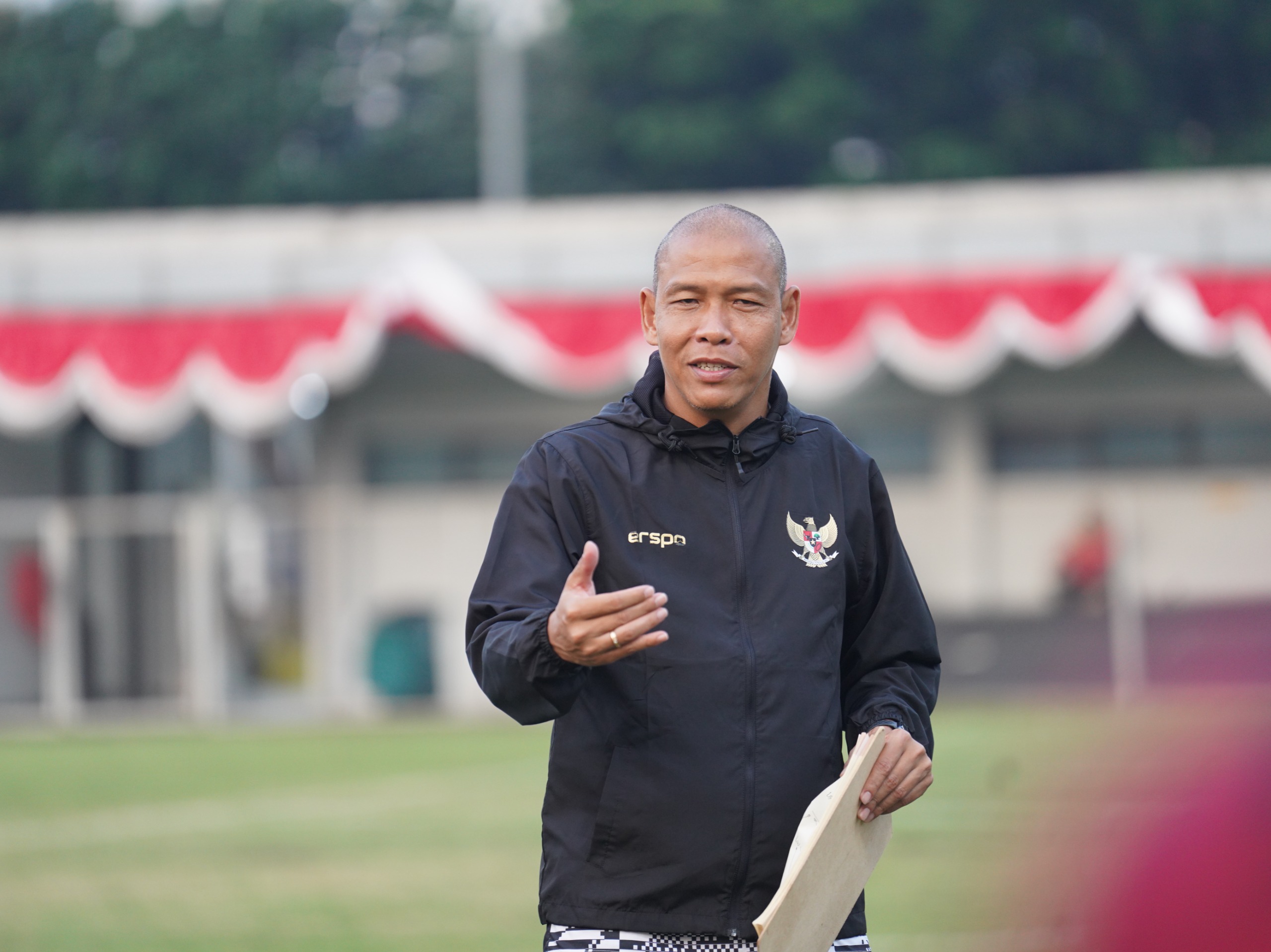 Nova Arianto Larang Pemain Timnas U-17 Aktif di Media Sosial: Kebijakan untuk Fokus pada Karier Sepak Bola