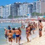 Pantai Copacabana: Keindahan Ikonik Rio de Janeiro yang Wajib Dikunjungi