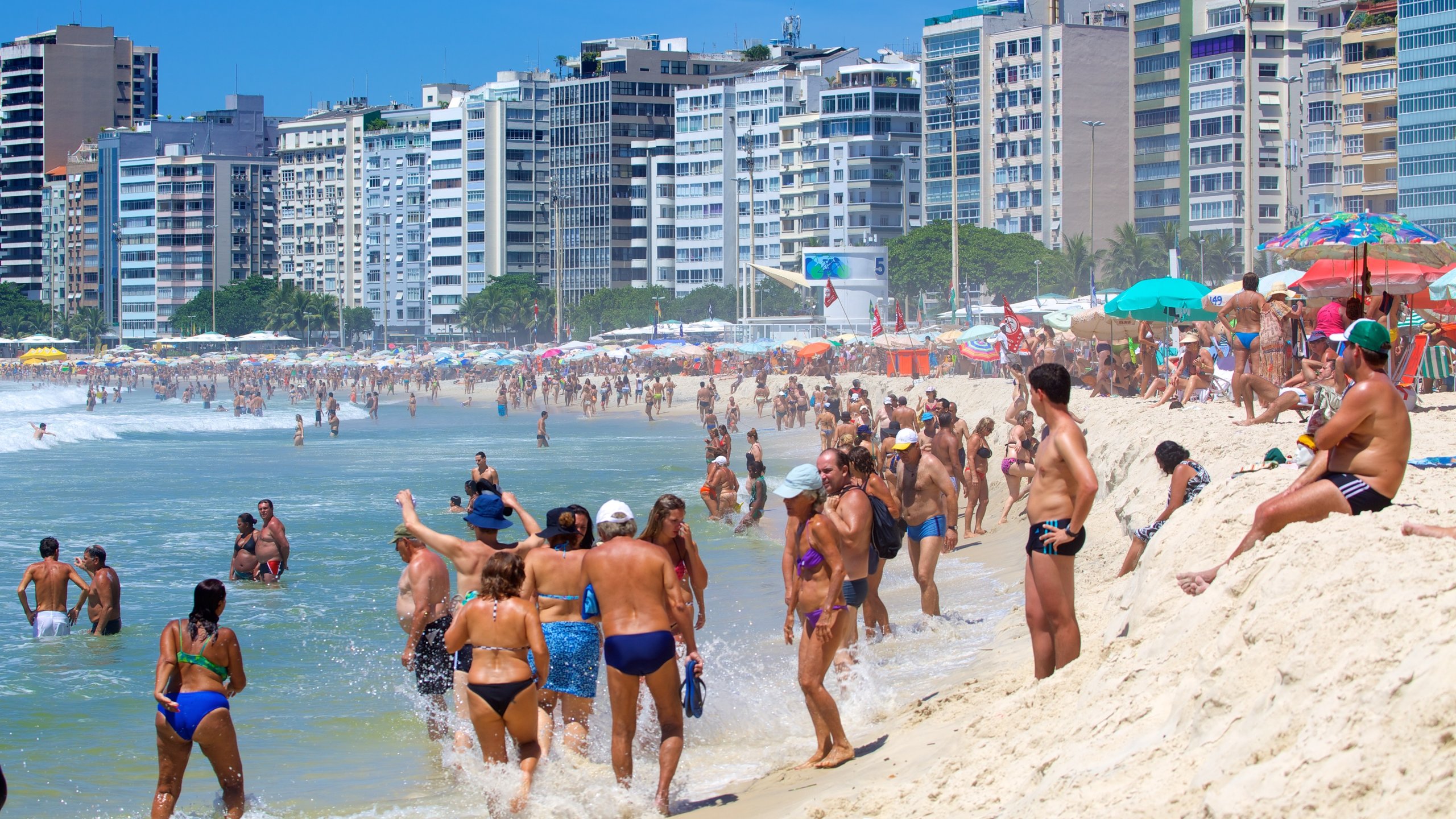 Pantai Copacabana: Keindahan Ikonik Rio de Janeiro yang Wajib Dikunjungi