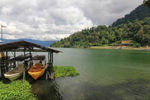 Menikmati Keindahan Alam Danau Meninjau, Pesona Alam yang Memukau di Sumatera Barat