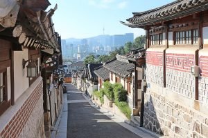 Bukchon Hanok Village: Pesona Tradisional di Tengah Modernitas Seoul