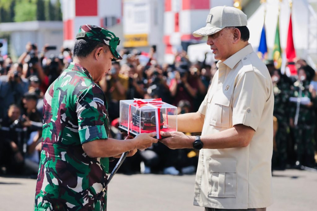 Menhan Sjafrie Sjamsoeddin Serahkan 700 Unit Maung MV3 Produk PT Pindad kepada TNI-Polri: Langkah Baru untuk Modernisasi Alutsista