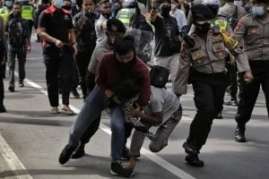 Komisi III Desak Polisi Gunakan Pendekatan Humanis dalam Pembubaran Demonstrasi