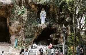 Menelusuri Keindahan dan Keagungan Gua Maria Lourdes Puhsarang, Destinasi Ziarah Spiritual di Indonesia
