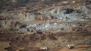 Meski Industri Terancam Tutup dan PHK, Penaikan Royalti Minerba Tetap Lanjut: Dampak dan Tantangannya