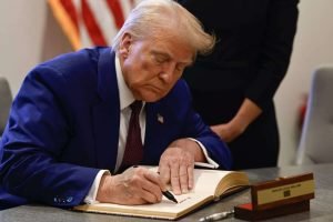 Trump Terapkan Tarif Impor terhadap Beberapa Negara: Dampak dan Reaksi Global