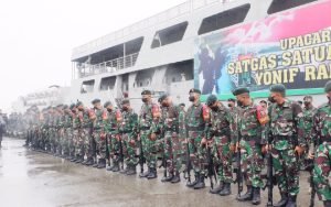 Ratusan Prajurit TNI dari Ternate Dikirim ke Papua: Upacara Adat Menandai Pengiriman Pasukan