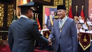 Menteri Pertahanan RI, Sjafrie Sjamsoeddin, Terima Tanda Kehormatan Tertinggi dari TNI: Penghargaan atas Pengabdian Luar Biasa