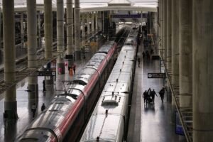 Pencurian Kabel Tembaga Lumpuhkan Kereta Spanyol